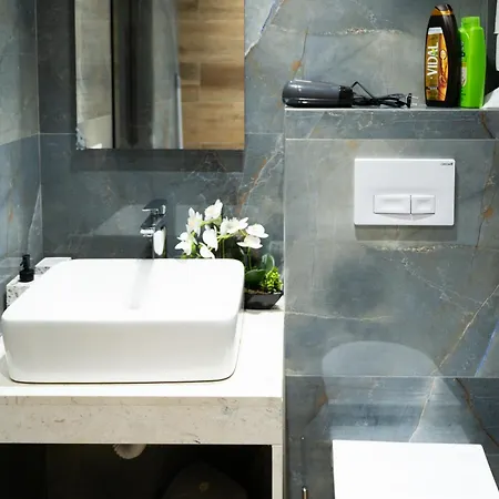 Golden Corner 3 - Sweet Escape * Тирана