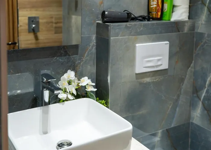 Golden Corner 3 - Sweet Escape