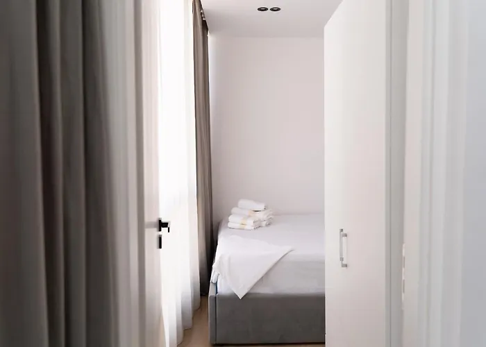 Golden Corner 3 - Sweet Escape