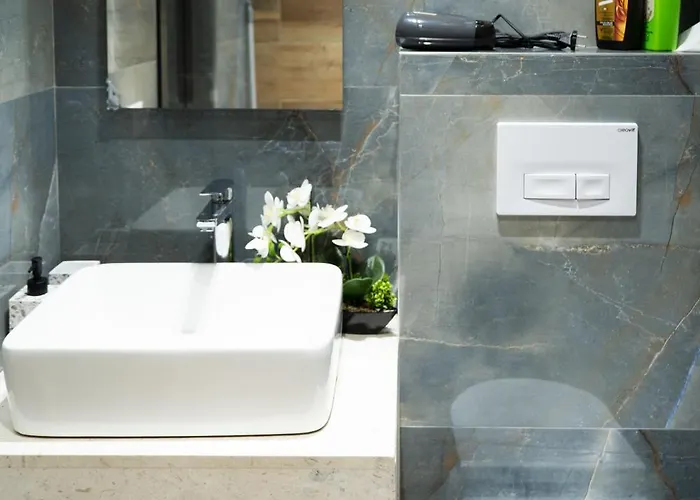 Golden Corner 3 - Sweet Escape * 티라나