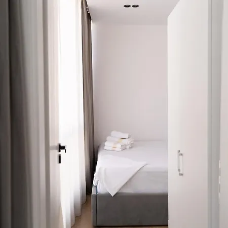 Golden Corner 3 - Sweet Escape