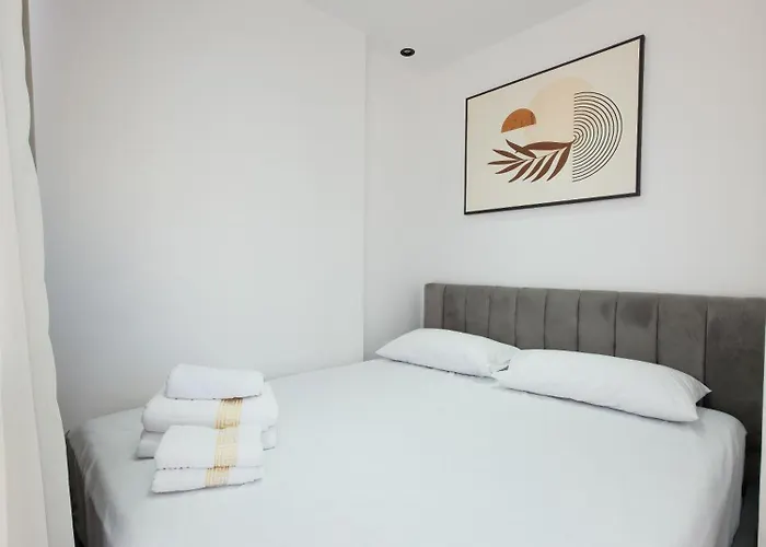 Golden Corner 3 - Sweet Escape Apartment *